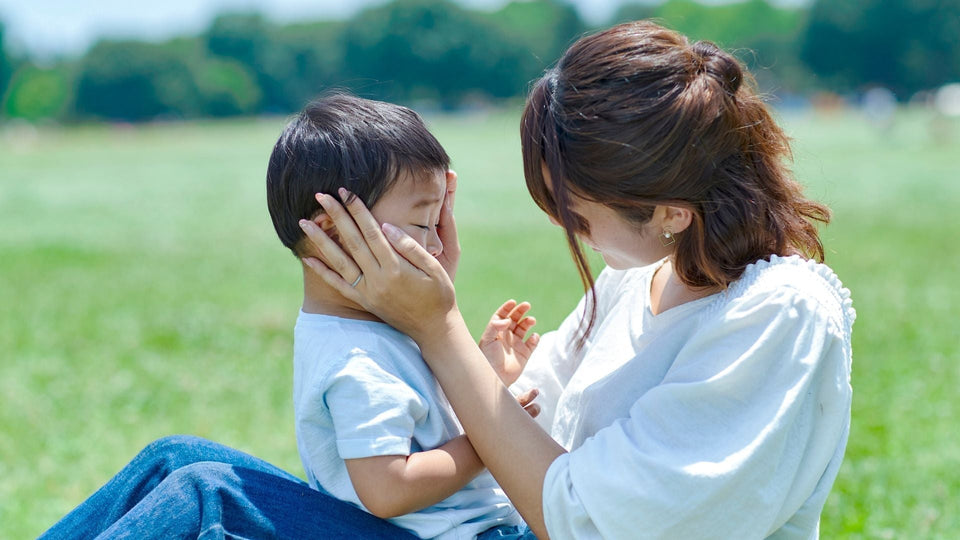 What are some simple psychological techniques to help a pregnant woman manage mood swings?