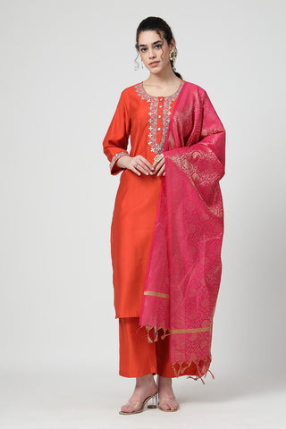 https://houseofzelena.com/collections/maternity-suit-sets/products/maternity-zipless-feeding-maternity-suit-set-with-dupatta-orange