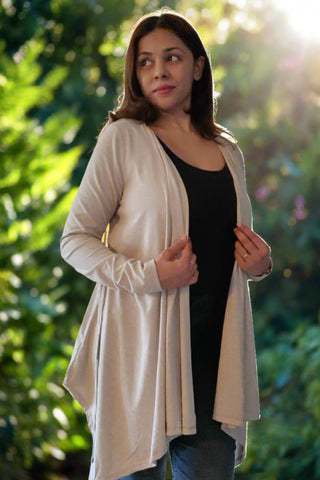https://houseofzelena.com/collections/new-arrivals/products/beige-full-coverage-easy-feeding-maternity-duster