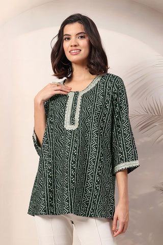 https://houseofzelena.com/collections/feeding-tops/products/bottle-green-elegant-essence-zipless-feeding-maternity-top