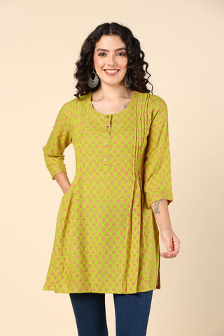 Sizzle Green Maternity Short Top with Pocket - House Of Zelena™