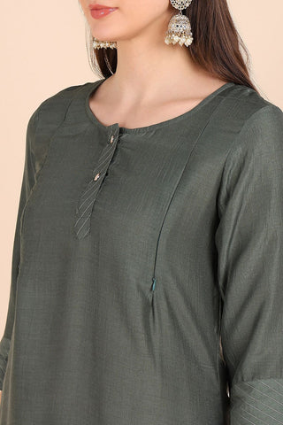 Comfortable Polyester fabric texture of the Pastel Green set, ideal for maternity and postpartum.