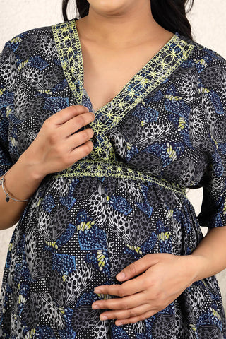 Side Profile of Green Nursing Dress showing Feeding Zips & Pockets & Fit