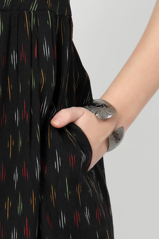 Detail of Hidden Feeding Zips & Pockets on Ikat Print Zipless Feeding Dress-Black for Breastfeeding