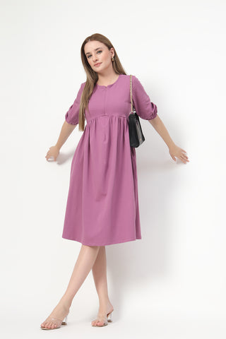 Detail of Hidden Feeding Zips & Pockets on Maternity & Nursing Knee-Length Cotton Dress with Pocket for Breastfeeding