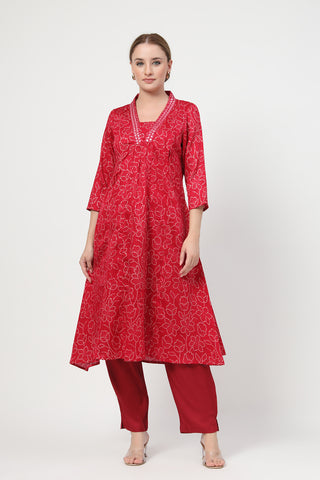 Comfort-focused image of the Embroidered Floral Foil Rayon Kurta Set, designed for style through pregnancy and postpartum.