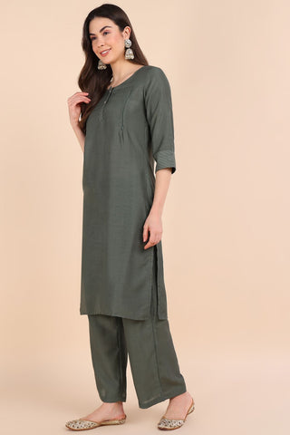 Comfortable Polyester fabric texture of the Pastel Green set, ideal for maternity and postpartum.