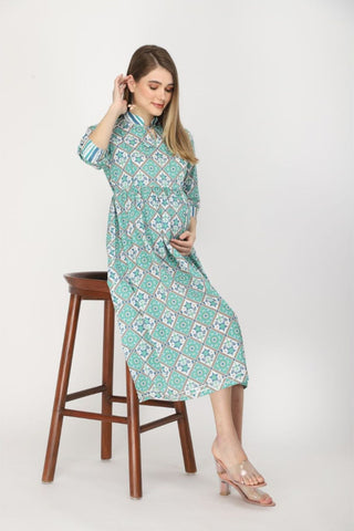 Close-up of the garment showing the discreet nursing zips detail for discreet breastfeeding.