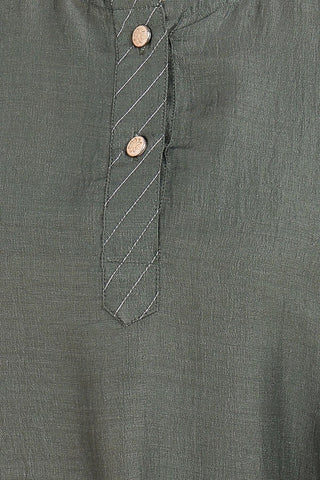 Comfortable Polyester fabric texture of the Pastel Green set, ideal for maternity and postpartum.