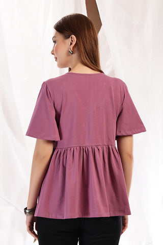 Onion Top V-Neck detail; neckline shape enhances style and neck coverage.