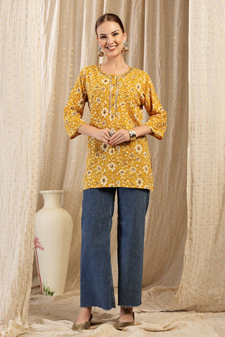 Gold Feeding Top; stretch neckline allows fast breastfeeding access.