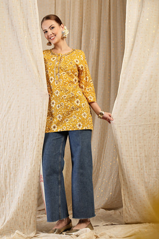 Gold Top side view; generous cut accommodates a changing body.