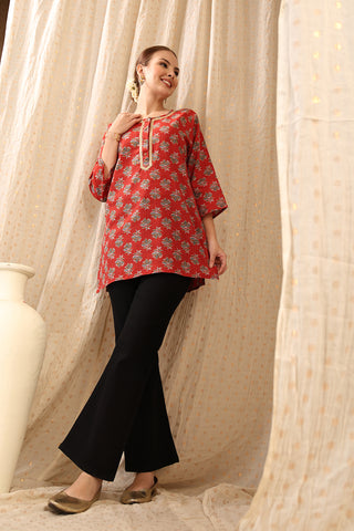 Red Feeding Top; stretch neckline allows fast breastfeeding access.