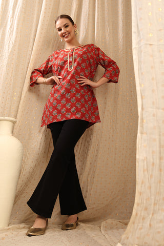 Red Top; generous fit is suitable for wear during pregnancy.