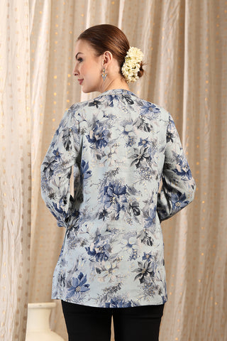 Sky Blue Feeding Top; zipless access ensures simple and quick nursing.