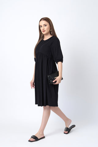 Detail of Hidden Feeding Zips & Pockets on Maternity & Nursing Knee-Length Cotton Dress with Pocket for Breastfeeding