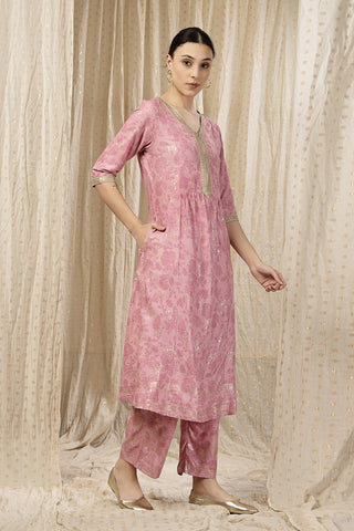 High-quality image of the Rayon texture and finish of the Elegant A-Line Kurta-Pant Kurta Set.