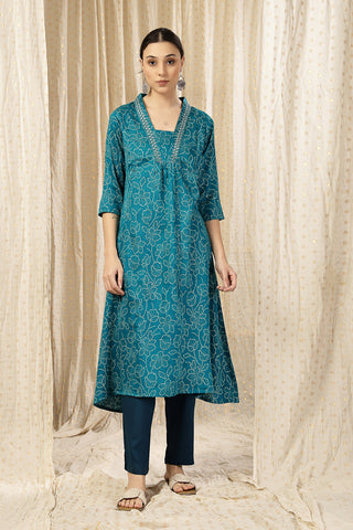 Embroidered Floral Foil Rayon Kurta Set: Convenient Feeding for easy nursing, featuring a Relaxed Maternity silhouette.