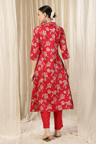 Close-up of the Convenient Feeding detail on the Embroidered Floral Foil set, highlighting discrete feeding access.