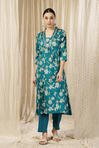 https://houseofzelena.com/collections/maternity-suit-sets/products/embroidered-floral-foil-print-maternity-nursing-kurta-set-teal-green