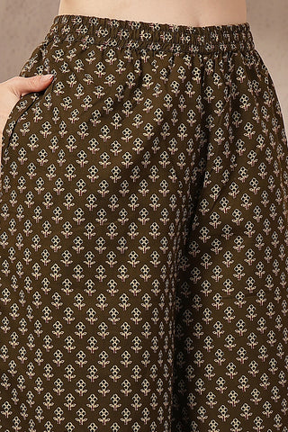 Comfort-focused image of the Olive Green 100% Cotton Kurta Set, designed for style through pregnancy and postpartum.