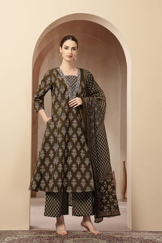 High-quality image of the Cotton texture and finish of the Olive Green 100% Kurta Set.