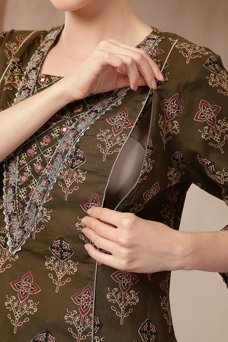 Full-length shot of model wearing the Olive Green 100% Kurta Set. Emphasizes the comfortable Relaxed Maternity.