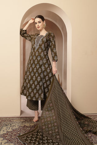 High-quality image of the Cotton texture and finish of the Olive Green 100% Kurta Set.