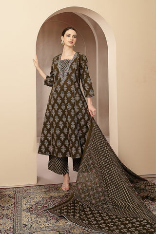 High-quality image of the Cotton texture and finish of the Olive Green 100% Kurta Set.