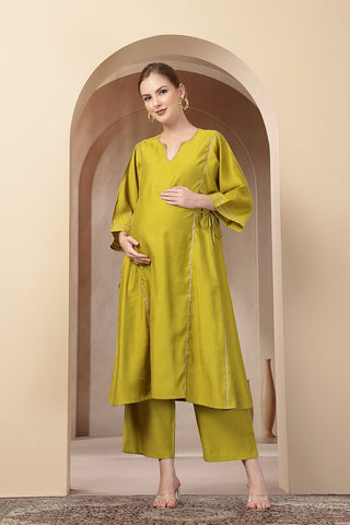 Close-up of the Discreet Zips detail on the Mustard Yellow Concealed set, highlighting discrete feeding access.