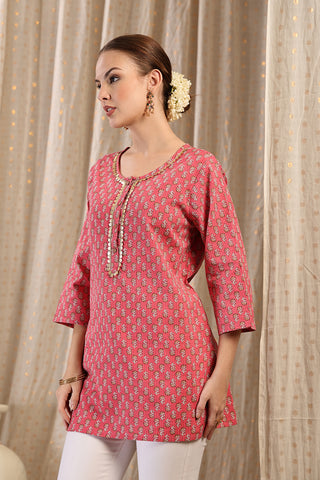 Pink Booty Top; stretch fit is suitable for wear during pregnancy and nursing.