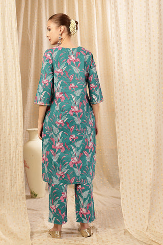 Close-up of the Convenient Feeding detail on the Floral Zip Cotton set, highlighting discrete feeding access.