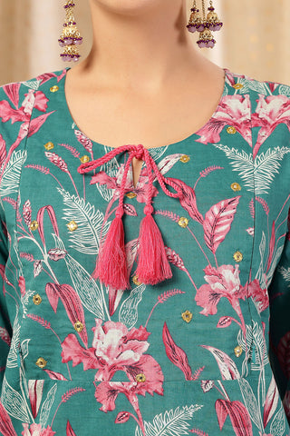 Close-up of the Floral Zip Cotton pattern and soft Cotton fabric texture.