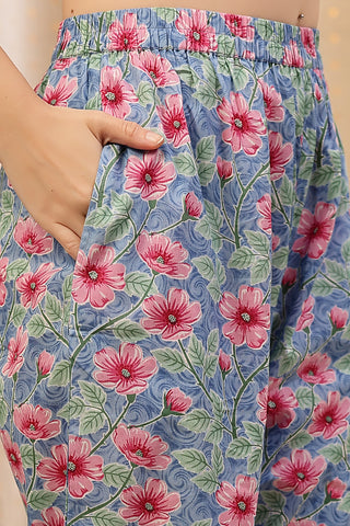 Comfort-focused image of the Floral Zip Cotton Cotton Kurta Set, designed for style through pregnancy and postpartum.