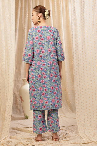 Close-up of the Convenient Feeding detail on the Floral Zip Cotton set, highlighting discrete feeding access.