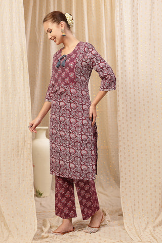 High-quality image of the Cotton texture and finish of the Floral Ed Zip Kurta Set.