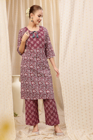 High-quality image of the Cotton texture and finish of the Floral Ed Zip Kurta Set.