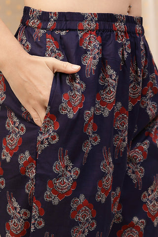 Comfort-focused image of the Floral Zip Cotton Cotton Kurta Set, designed for style through pregnancy and postpartum.