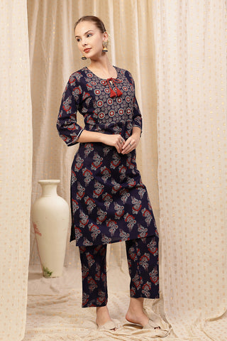 High-quality image of the Cotton texture and finish of the Floral Zip Cotton Kurta Set.