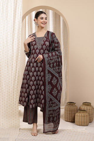 Side profile of the Deep Purple 100% Kurta Set, showing the smooth drape of the Cotton fabric.