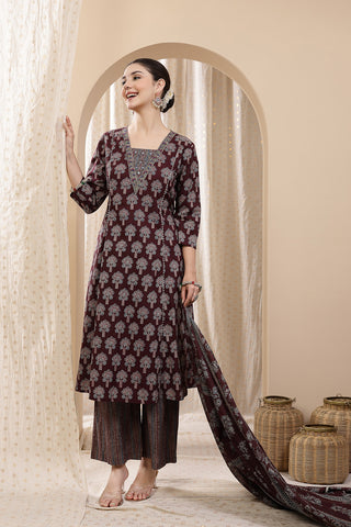 High-quality image of the Cotton texture and finish of the Deep Purple 100% Kurta Set.