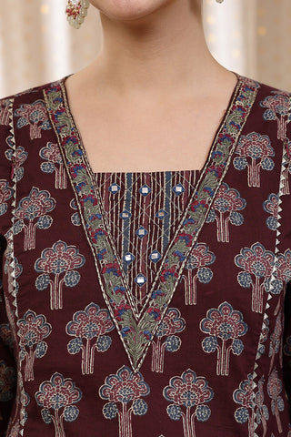 High-quality image of the Cotton texture and finish of the Deep Purple 100% Kurta Set.