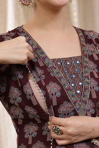 Full-length shot of model wearing the Deep Purple 100% Kurta Set. Emphasizes the comfortable Relaxed Maternity.