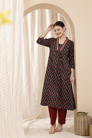 High-quality image of the Cotton texture and finish of the Embroidered Floral Cotton Kurta Set.