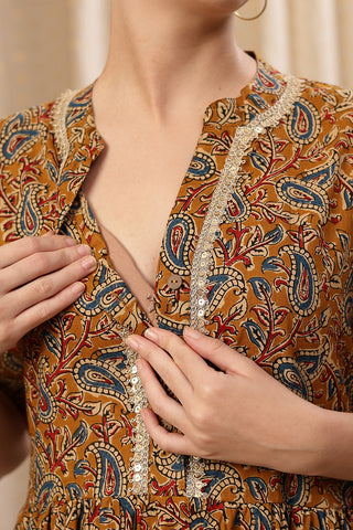 Side Profile of Yellow Nursing Dress showing Feeding Zips & Pockets & Fit