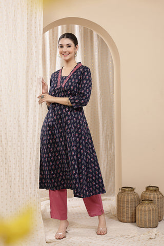 High-quality image of the Cotton texture and finish of the Embroidered Floral Cotton Kurta Set.