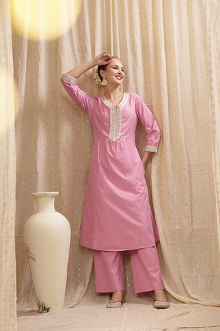 High-quality image of the Cotton texture and finish of the Cotton Kurta Pant Set.