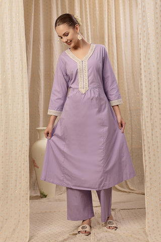 Cotton Cotton Kurta Pant Set: Convenient Feeding for easy nursing, featuring a Relaxed Maternity silhouette.