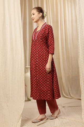 Close-up of the Embroidered Floral Cotton pattern and soft Cotton fabric texture.