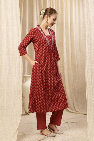 High-quality image of the Cotton texture and finish of the Embroidered Floral Cotton Kurta Set.